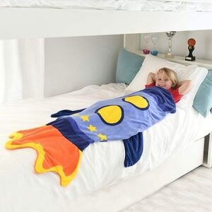 Rocket ship blankietail